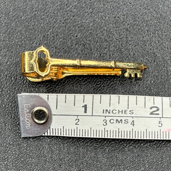 Balfour Gold Tone Key Shaped Tie Clip - Picture 7 of 7